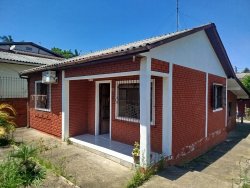 Casa com 02 dormitórios no bairro Guarani