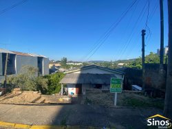 Terreno com construção no bairro Vila Nova