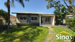 Casa com 04 dormitórios para locação no bairro Ideal