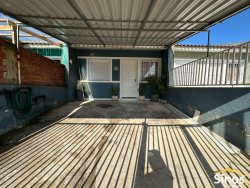 Casa com 03 dormitórios no bairro Lomba da Palmeira