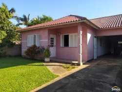 Casa com 03 dormitórios no bairro Feitoria 