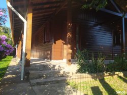Casa com 03 dormitórios no bairro Feitoria 