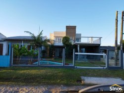 Casa com 03 dormitórios no Centro