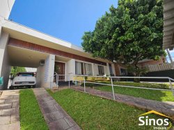 Casa com 03 dormitórios no bairro Rio Branco