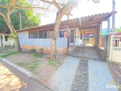 Casa com 03 dormitórios em Lomba Grande