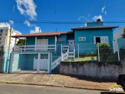 Casa com 02 dormitórios no bairro Santa Teresa 