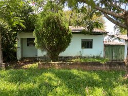 Casa com 02 dormitórios no bairro Lomba Grande