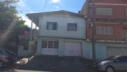 Casa com 03 dormitórios no Bairro Liberdade