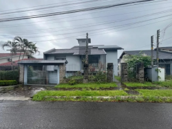 Casa com 04 dormitórios no bairro Guarani 