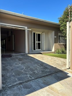 Casa com 04 dormitórios no bairro Ouro Branco