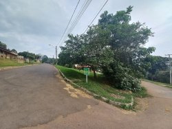 Terreno de esquina com 323,70m² no bairro Lomba Grande
