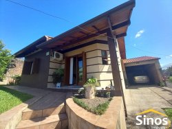 Casa com 03 dormitórios no bairro Celeste