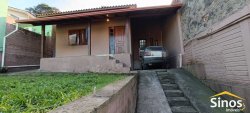 Casa com 03 dormitórios no bairro Rondônia