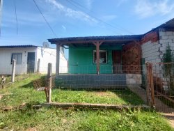 Casa com 02 dormitórios no Bairro Boa Saúde
