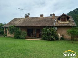 Sítio com 02 casas em ótima localização em Lomba Grande