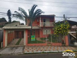 Sobrado com 03 dormitórios no bairro Guarani