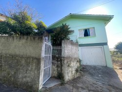 Casa com 03 dormitórios no bairro Liberdade