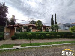 Casa com 03 dormitórios no Bairro Rondônia