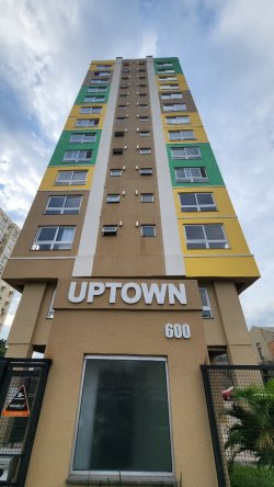 Apartamento semimobiliado no Residencial Uptown