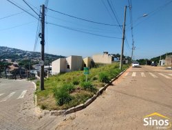 Terreno de esquina com 353,38m² no Loteamento Jardim do Sol