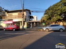 Sobrado com 02 salas comerciais