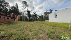 Terreno com 300m² no loteamento Chácara Hamburguesa 