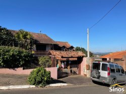 Casa com 05 dormitórios no bairro Liberdade