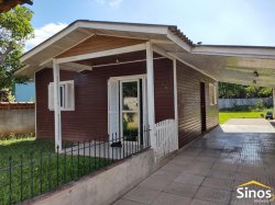 Casa com 02 dormitórios em Lomba Grande