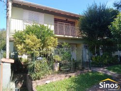 Sobrado com 05 dormitórios no bairro São Jorge