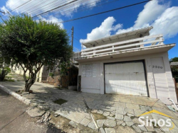 Casa com 03 dormitórios no bairro Canudos