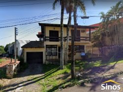 Sobrado com 04 dormitórios no Bairro Ouro Branco