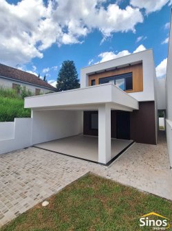 Casa com 03 suítes no bairro Hamburgo Velho