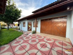 Casa com 03 dormitórios no bairro Feitoria