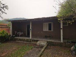 Casa com 02 dormitórios no bairro São Jorge