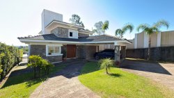 Sobrado com 3 dormitórios sendo 1 suíte no Residencial Terra Verde