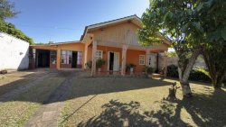 casa com 03 dormitórios no bairro lomba grande