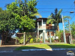 Casa com 04 dormitórios no bairro Ideal