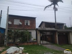 Terreno com 02 casas no bairro Lomba Grande
