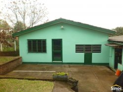 Casa com 02 dormitórios no bairro Lomba Grande