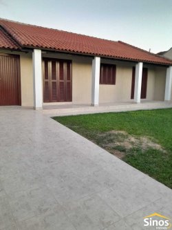 Casa com 03 dormitórios no bairro Feitoria