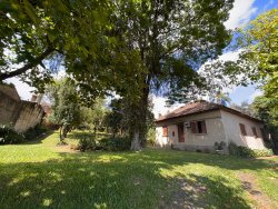 Terreno de esquina com casa no bairro Vila Nova