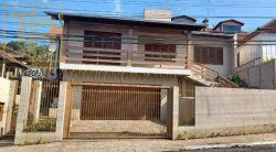Casa com 03 dormitórios no bairro Primavera