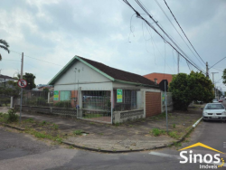 Casa com 03 dormitórios no bairro Ideal