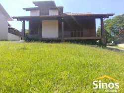 Casa com 03 dormitórios, sendo 01 suíte no bairro Rincão