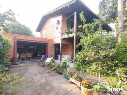 Casa comercial com 02 dormitórios no bairro Rondônia