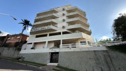 Apartamento com 03 dormitórios no Edifício Agatha
