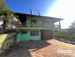 Casa com 02 dormitórios em Lomba Grande