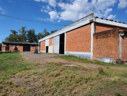 Área de 2,5 hectares com 02 pavilhões
