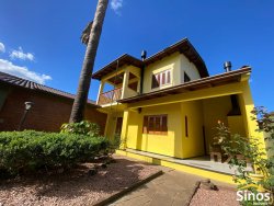Casa com pavilhão para oficina no bairro Lomba Grande
