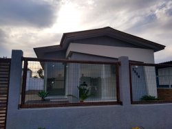 Casa com 02 dormitórios no bairro Capão Novo